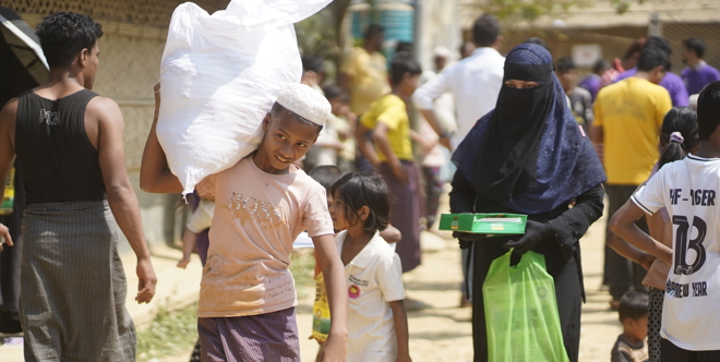 Feed the Fasting In Rohingya 