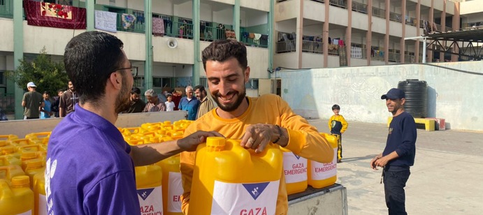 Human Appeal water distribution in Gaza
