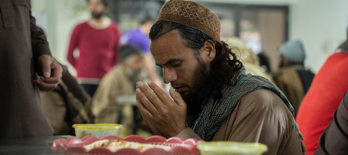 Human Appeal provided 150 hot meals to day laborers in Pakistan, the result of Fidya and Kaffarah donations for missed fasts this Ramadan. 