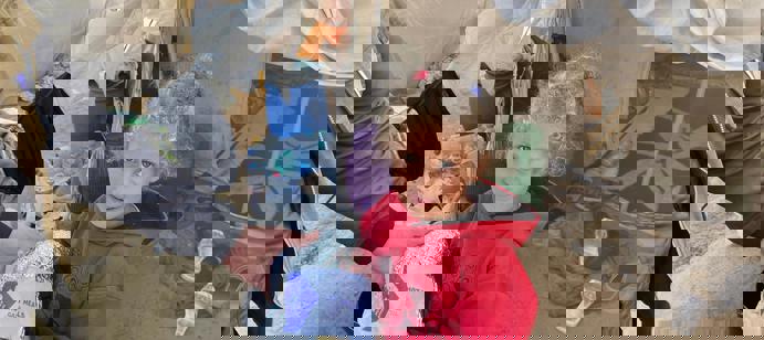 In Rafah and Deir Al Balah we distributed 5,297 hot meals and 230 food parcels to displaced families. 