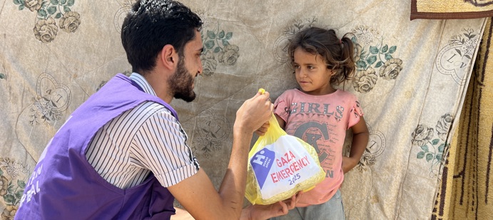On 9th August 2025, Human Appeal delivered 5,000 hot meals in Dier al Balah, reaching families in displacement camps and hospitals.