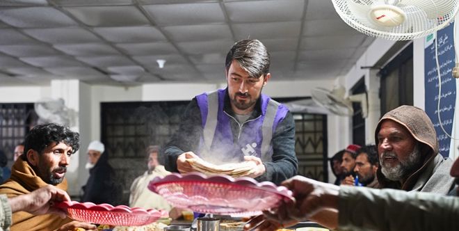 Hot Meals for The Fasting in Pakistan